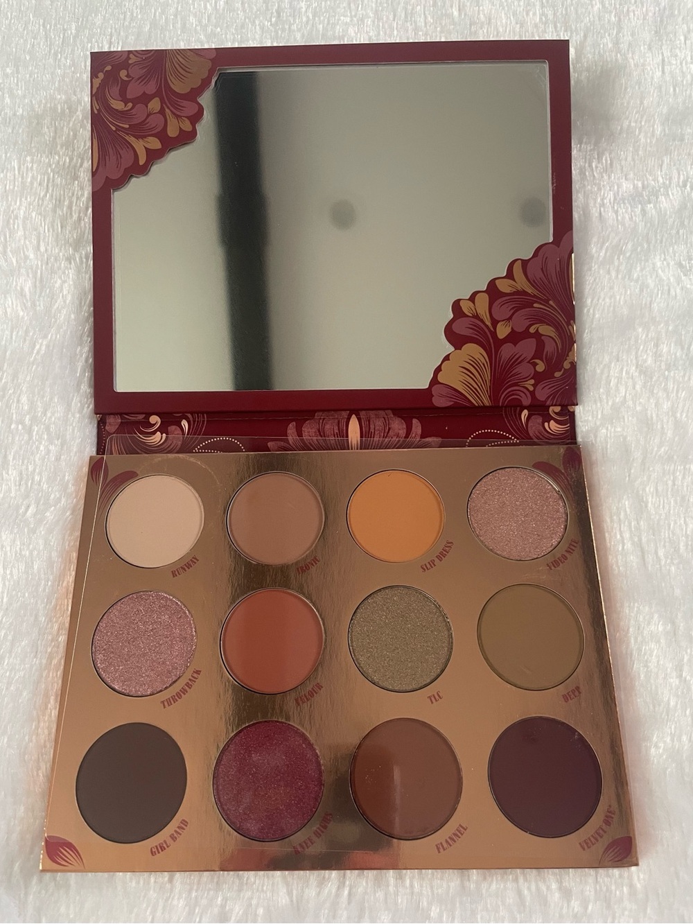 Colourpop plush like me eye shadow palette
